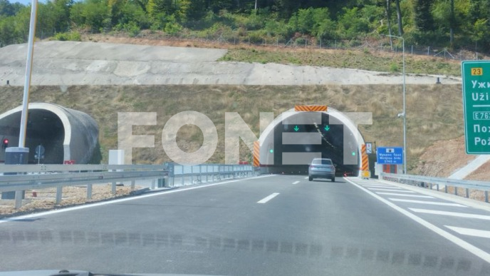 Udes u tunelu, povređeno troje